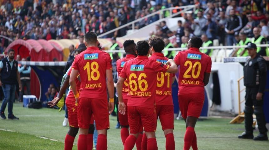 D&uuml;nya Engelliler G&uuml;n&uuml;&rsquo;nde engelli &ccedil;ocuklara s&uuml;rpriz hediyeler