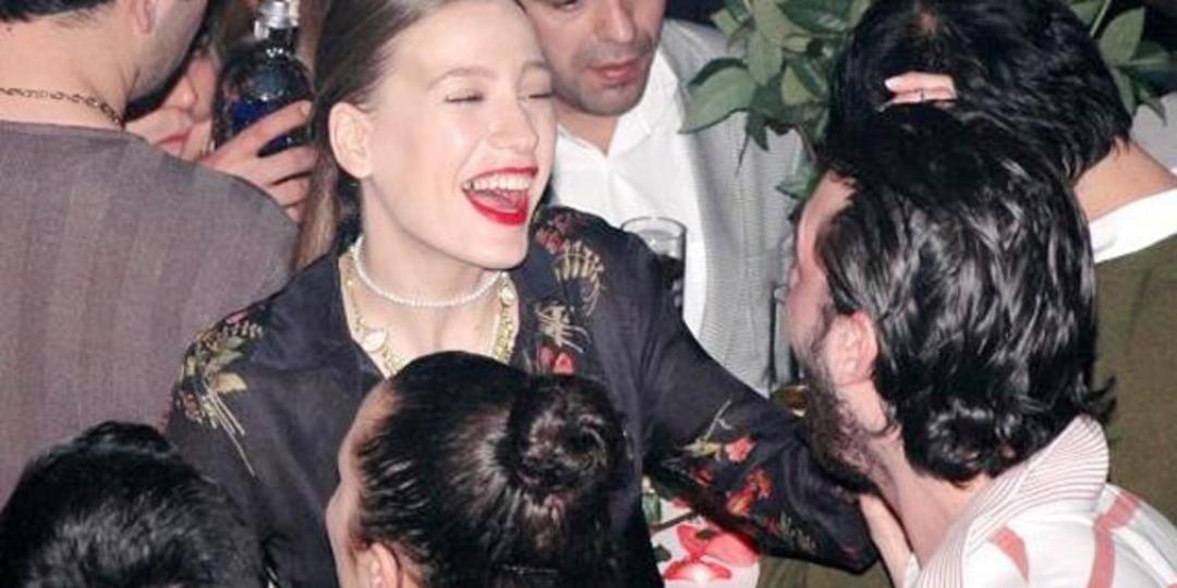 Serenay coştu bir kere