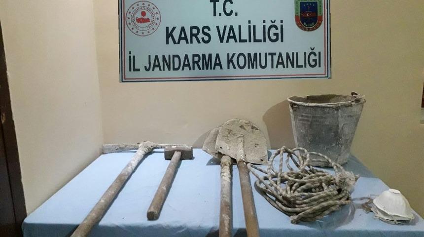 Kars&rsquo;ta define bulmak i&ccedil;in evi kazdılar