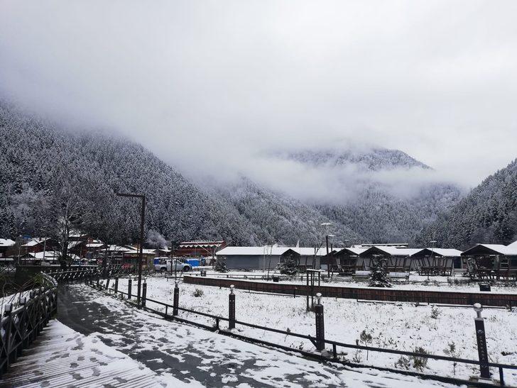 Uzungöl beyaz örtüyle kaplandı G2