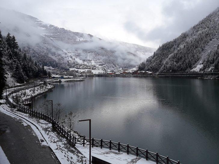 Uzungöl beyaz örtüyle kaplandı G4