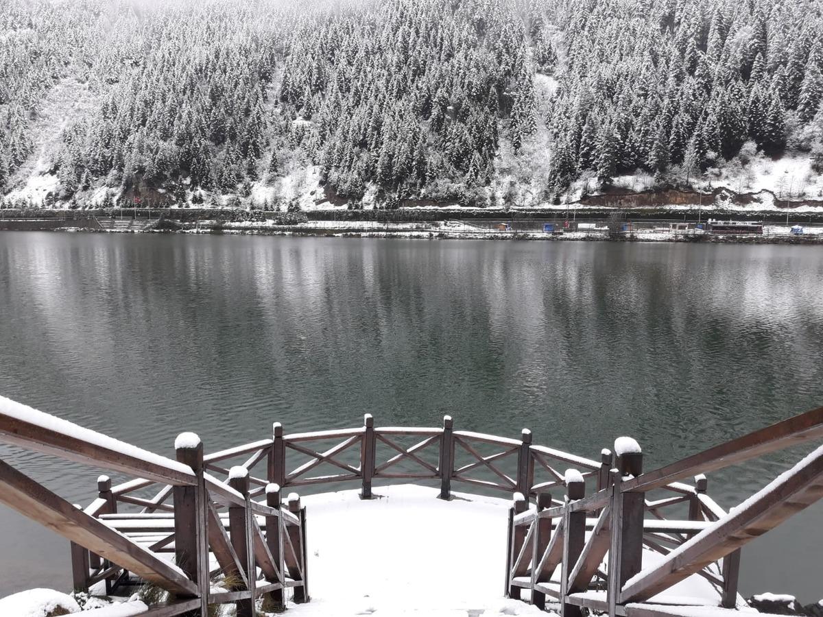 Uzung&ouml;l beyaz &ouml;rt&uuml;yle kaplandı