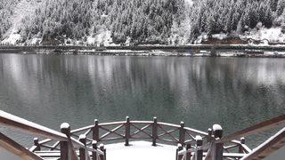 Uzungöl beyaz örtüyle kaplandı