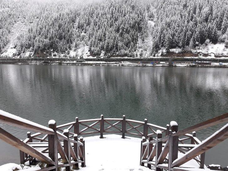 Uzungöl beyaz örtüyle kaplandı G5