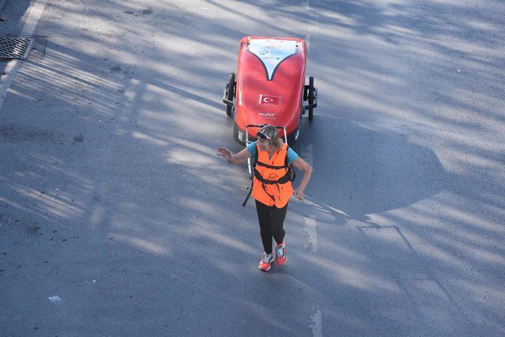 İngiltere'den Nepal'e yürüyen 73 yaşındaki gezgin İstanbul'da yolculuğuna devam ediyor G2