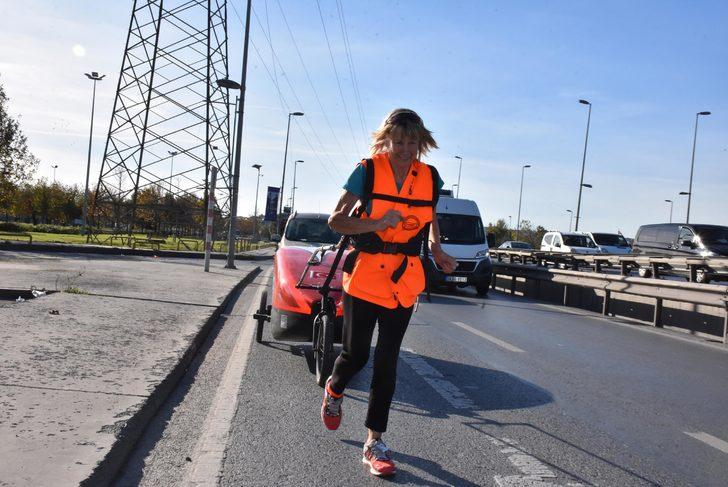 İngiltere'den Nepal'e yürüyen 73 yaşındaki gezgin İstanbul'da yolculuğuna devam ediyor G3