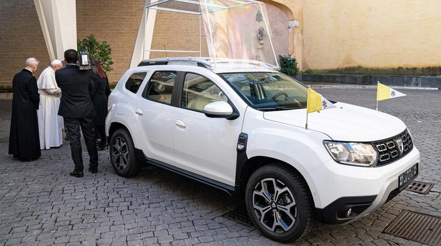 Papa’nın yeni makam aracı belli oldu! Tarihte bir ilk…