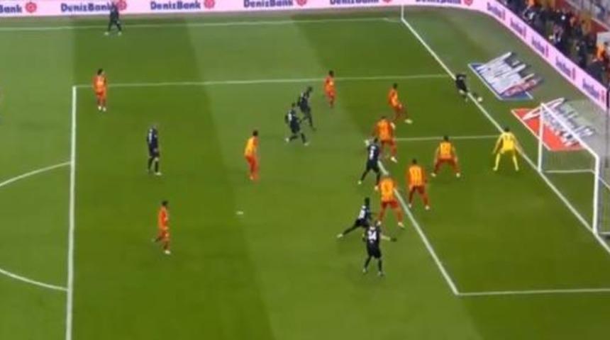 Beşiktaş-Kayserispor maçında tartışma yaratan pozisyon!