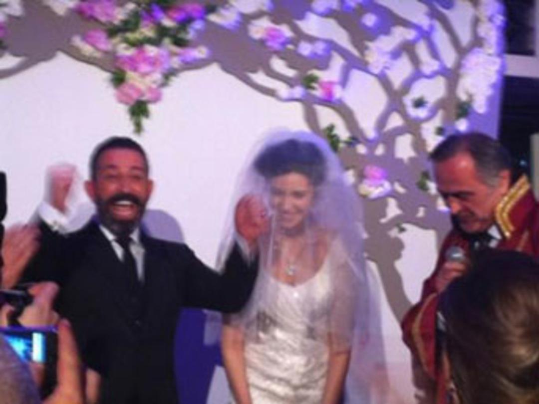 Zafer &ccedil;ığlığı attı