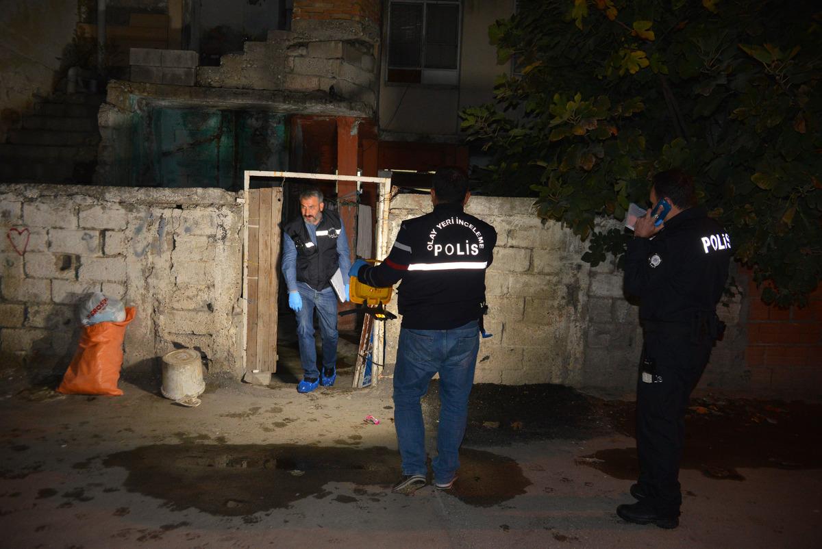 Barışmak istemeyen sevgilisini &ouml;ld&uuml;r&uuml;p, intihar etti