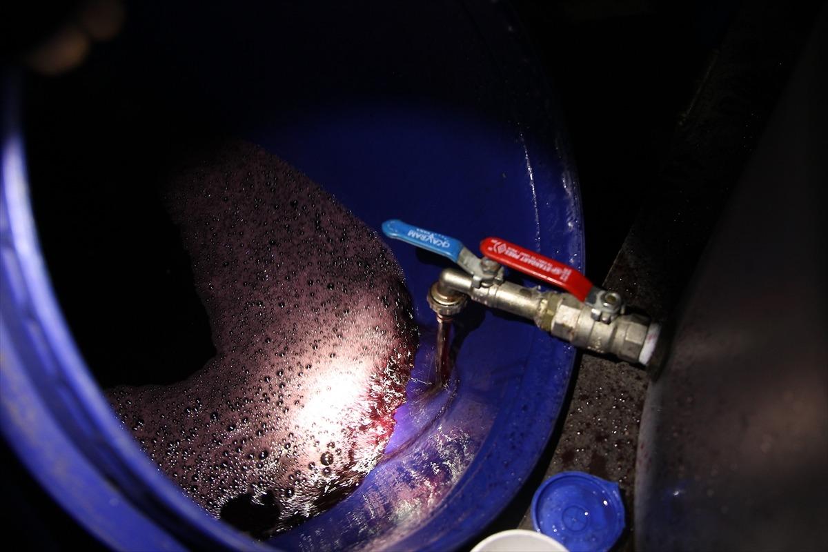 Tekirdağ'da 1700 litre sahte i&ccedil;ki ele ge&ccedil;irildi! Yılbaşında piyasaya s&uuml;receklerdi!