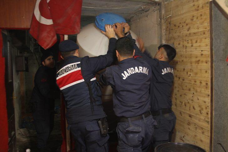 Tekirdağ'da 1700 litre sahte içki ele geçirildi! Yılbaşında piyasaya süreceklerdi! G2