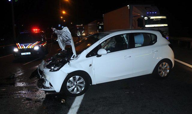 Kocaeli'de hafif ticari araçla otomobil çarpıştı: 4 yaralı