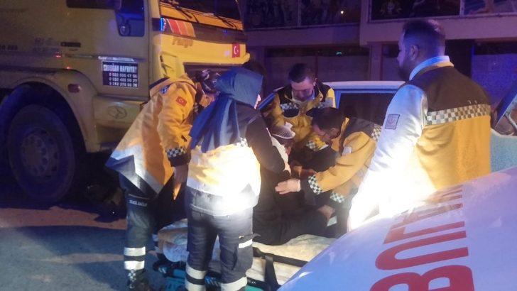 Kontrolden çıkan araç kamyona çarptı: Yaralılar var! G3