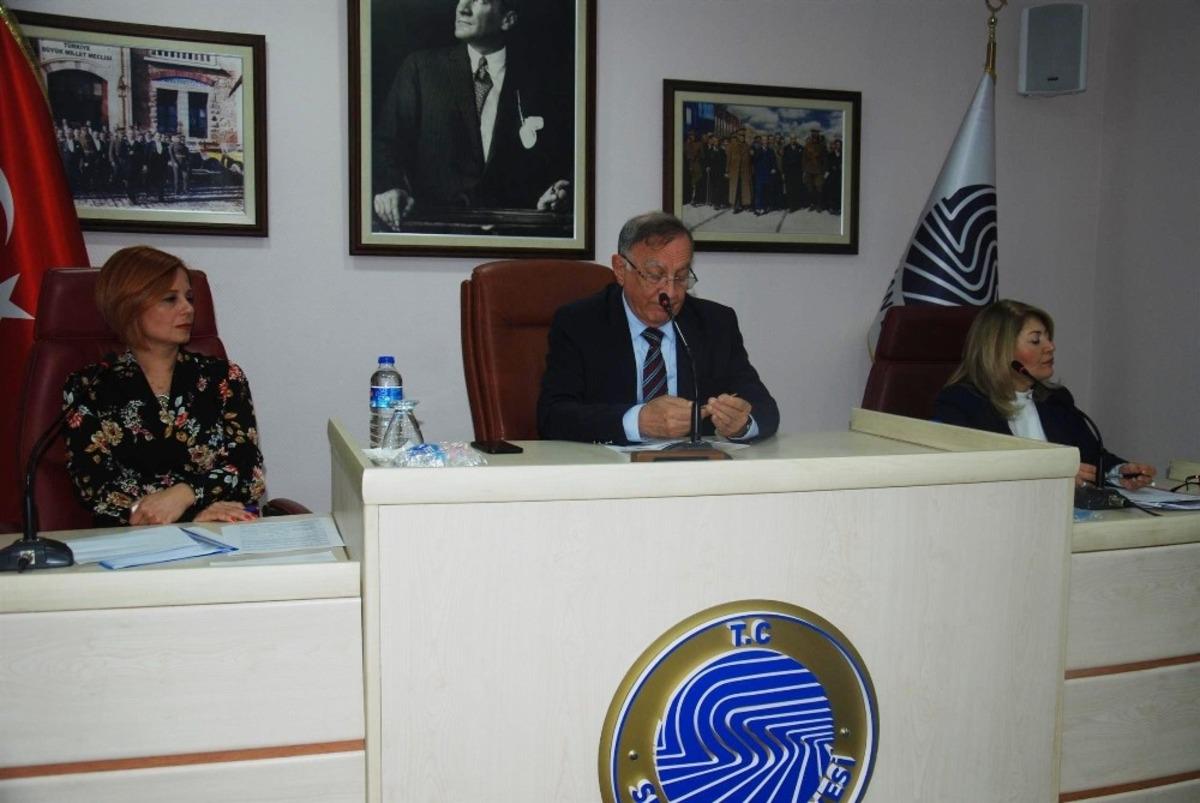 Ek g&uuml;ndem madde teklifleri Başkan Akay&rsquo;ı da şaşırttı