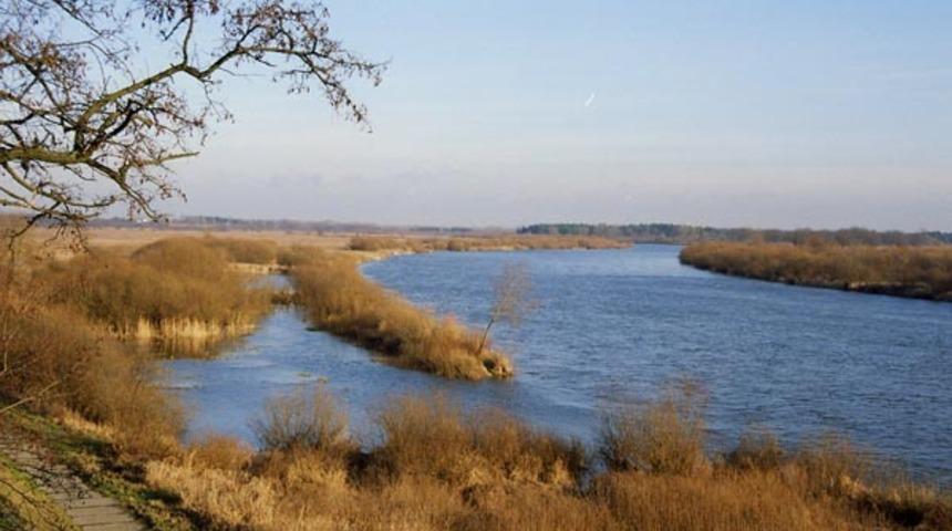 Bug Nehri&rsquo;nde y&uuml;zerek Polonya&rsquo;ya ge&ccedil;meye &ccedil;alışan 2 T&uuml;rk ve 1 Arnavut g&ouml;zaltına alınarak sınır dışı edildi