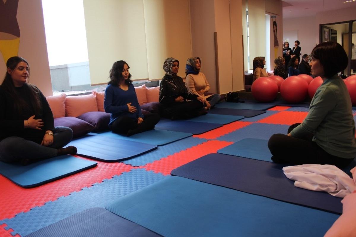 Gebe okuluyla doğuma hazırlanıyorlar, anne oteli ile bebeklerinden uzak kalmıyorlar