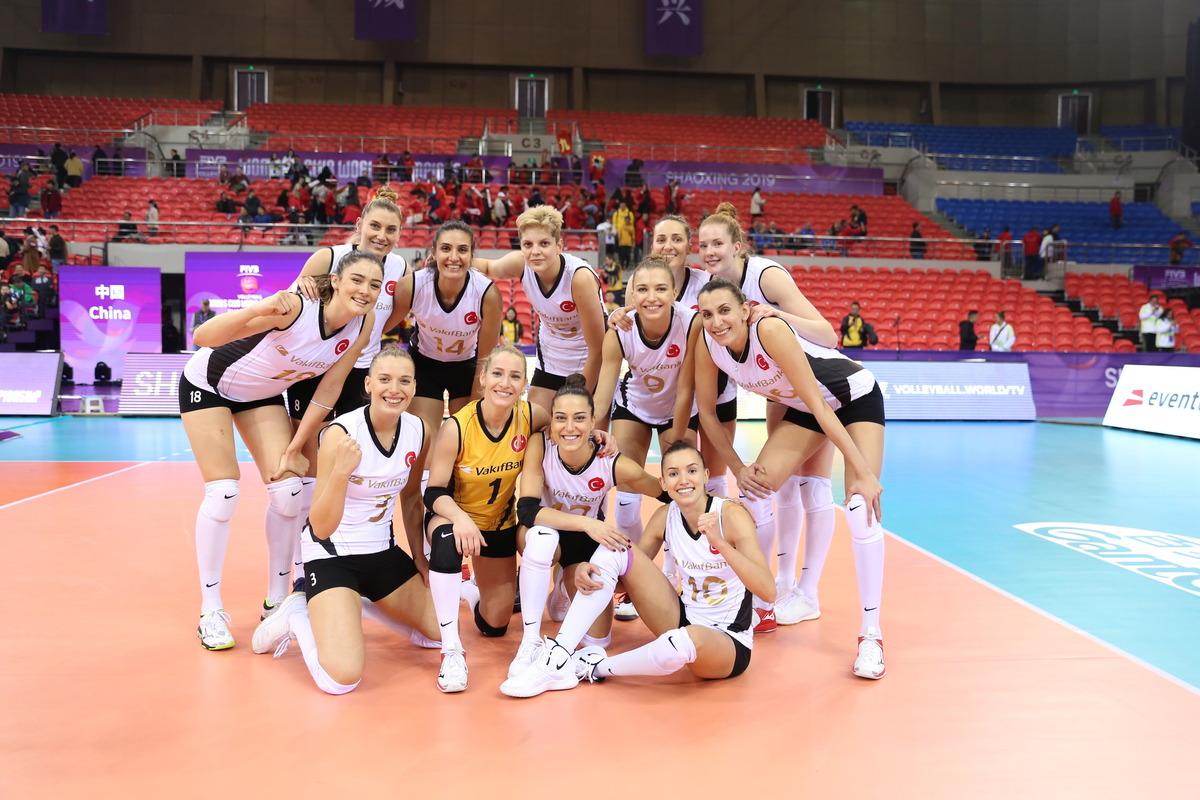 VakıfBank - Dentil Praia Clube: 3-0
