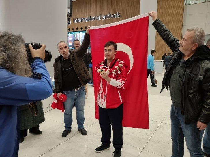 Altın çocuklara coşkulu karşılama G2