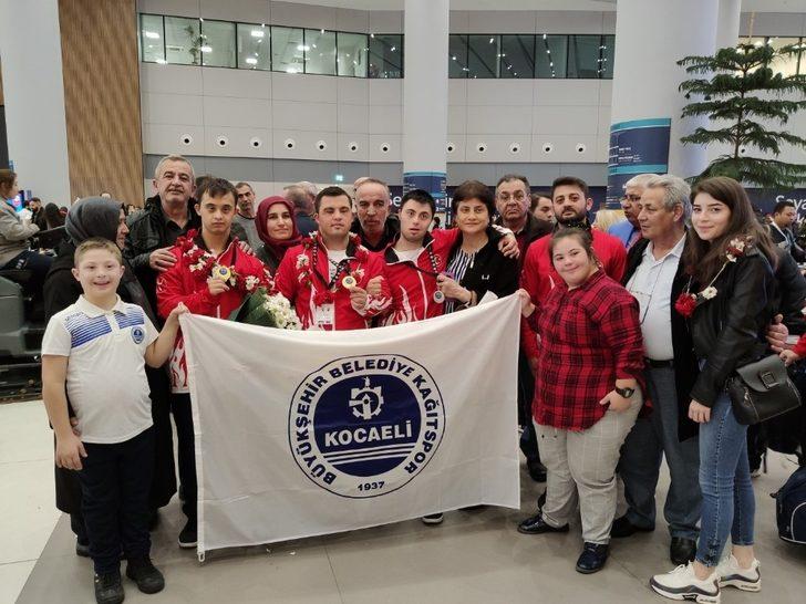 Altın çocuklara coşkulu karşılama G3