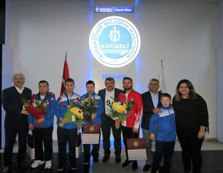 Altın çocuklara coşkulu karşılama G4