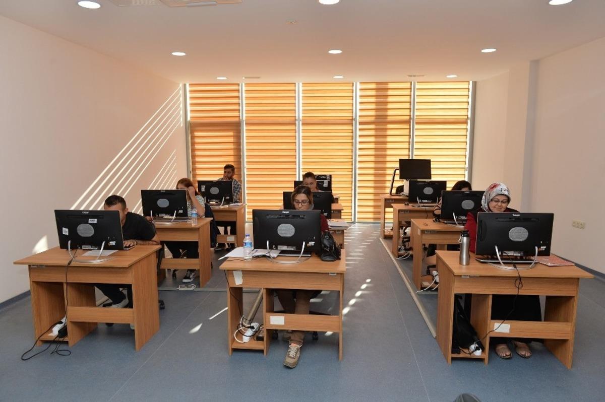İşitme engelliler i&ccedil;in bilgisayar kursu
