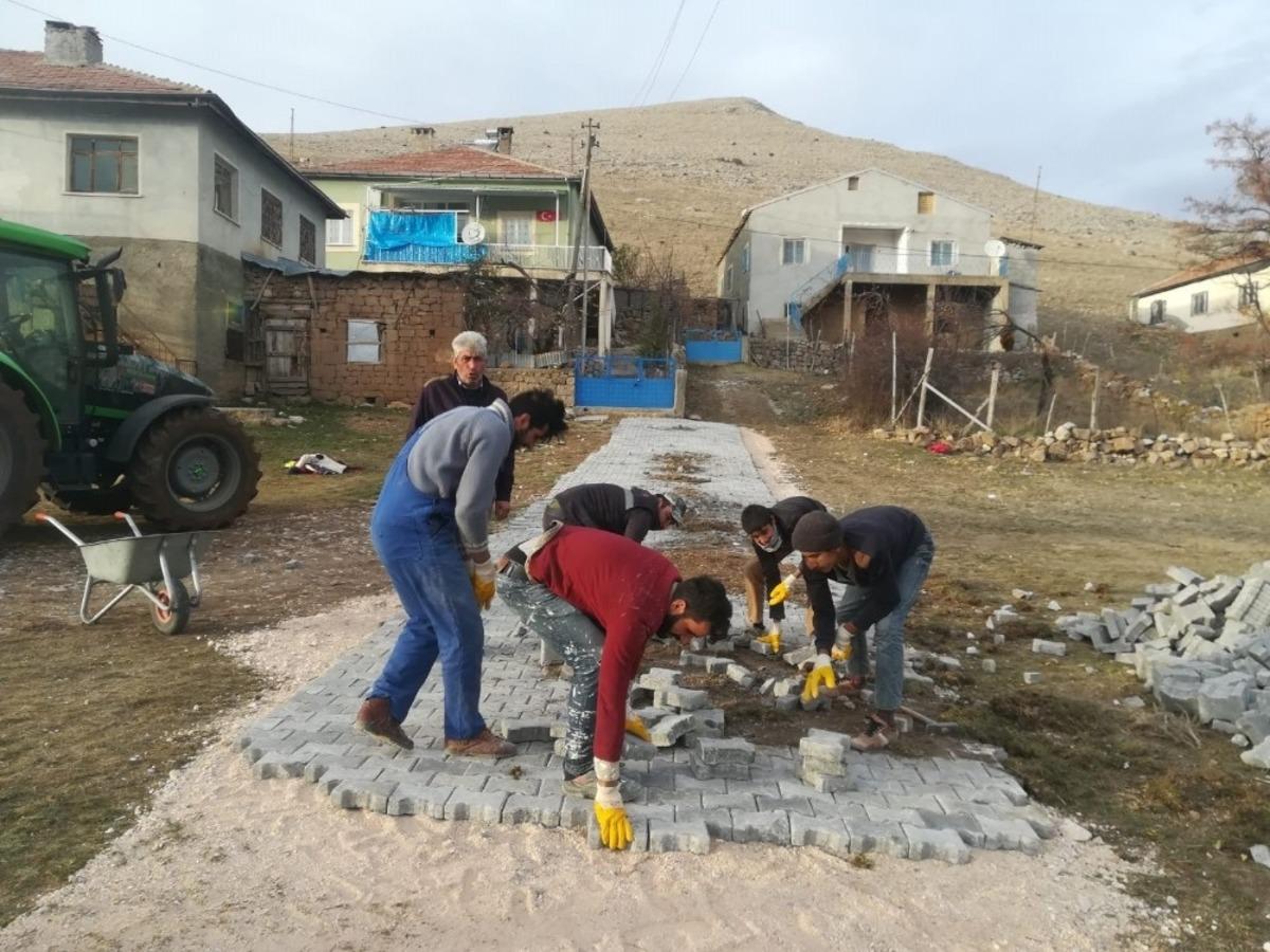 Develi&rsquo;de Kırsal Mahallelerde &Ccedil;alışmalar Hız Kesmeden Devam Ediyor