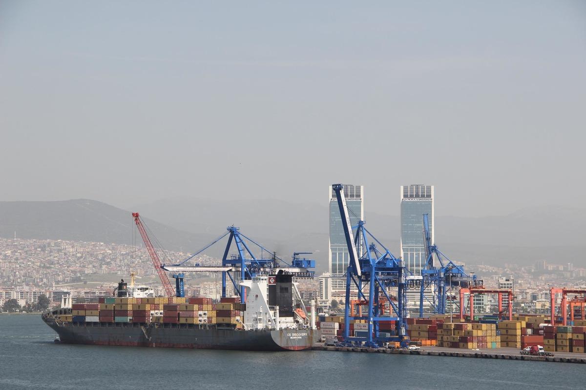 Egeli ihracat&ccedil;ılardan, kasımda 1 milyar 135 milyon dolarlık ihracat