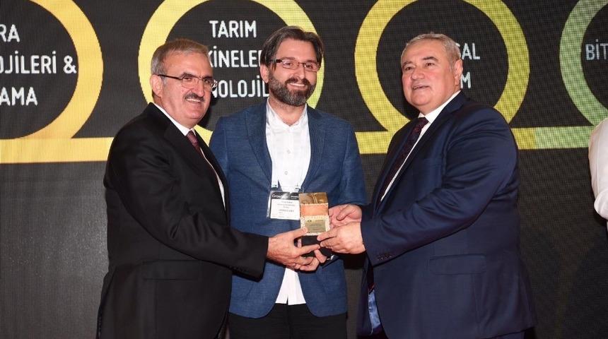 A&Uuml; &ouml;ğretim &uuml;yesine inovasyon &ouml;d&uuml;l&uuml;