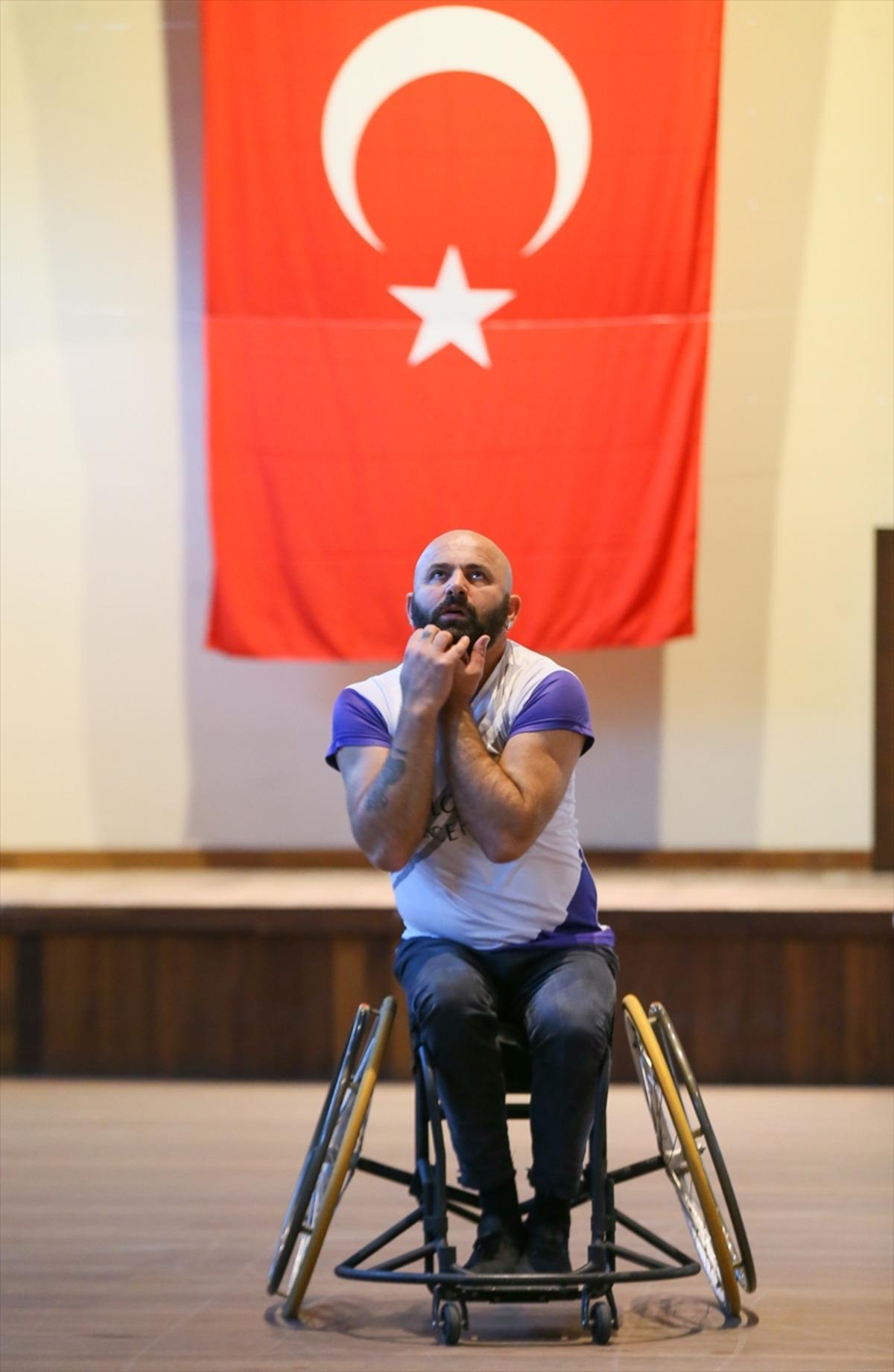 Tekerlekli sandalye dans&ccedil;ısının hedefi engellilerin hayatına dokunmak