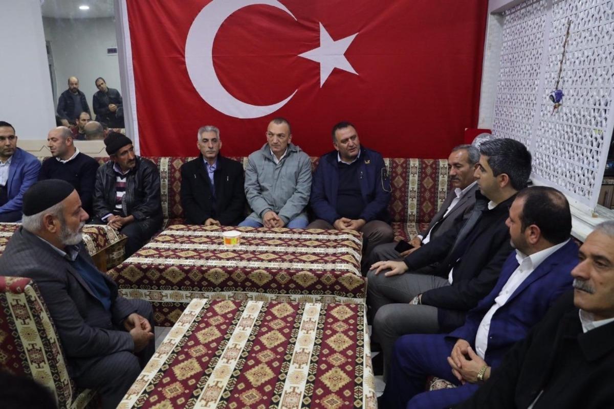 Başkan G&ouml;khan Y&uuml;ksel yangından etkilenen aile ile bir araya geldi