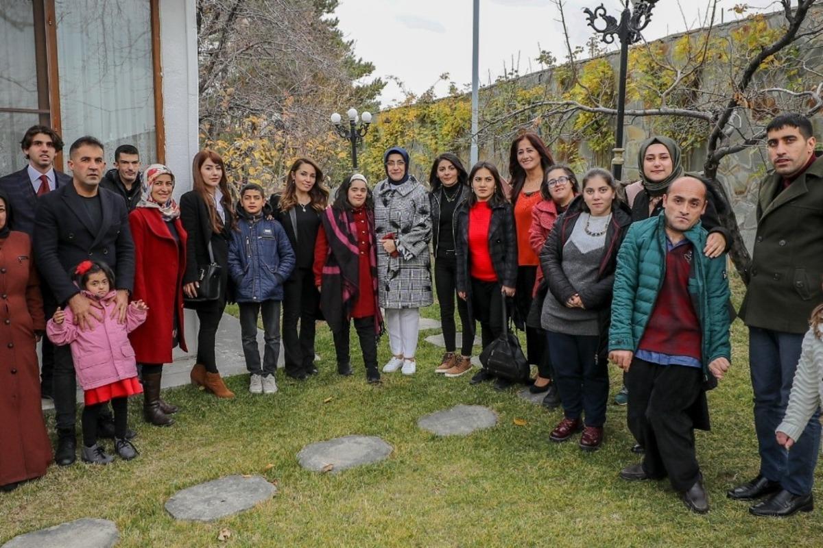 Vali Bilmez&rsquo;in eşi Meral Bilmez&rsquo;den anlamlı davet