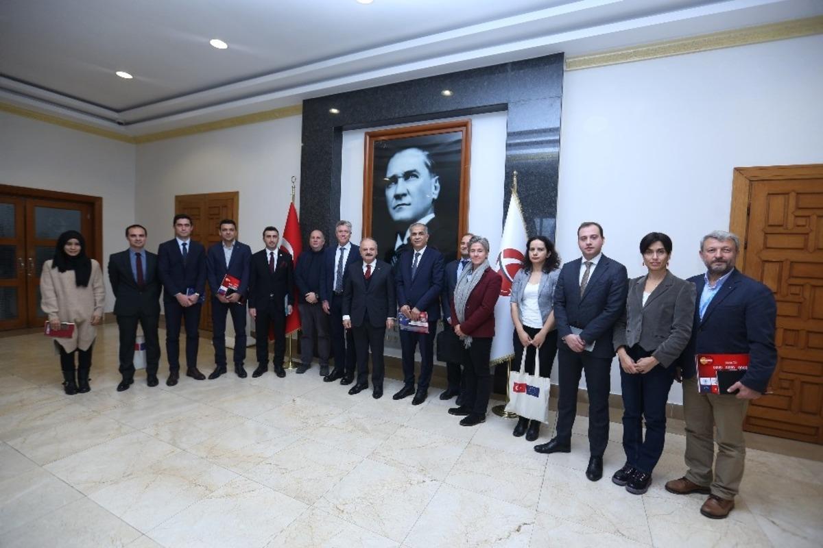 Vali &Ccedil;akacak insani yardım kuruluşlarının temsilcilerini kabul etti