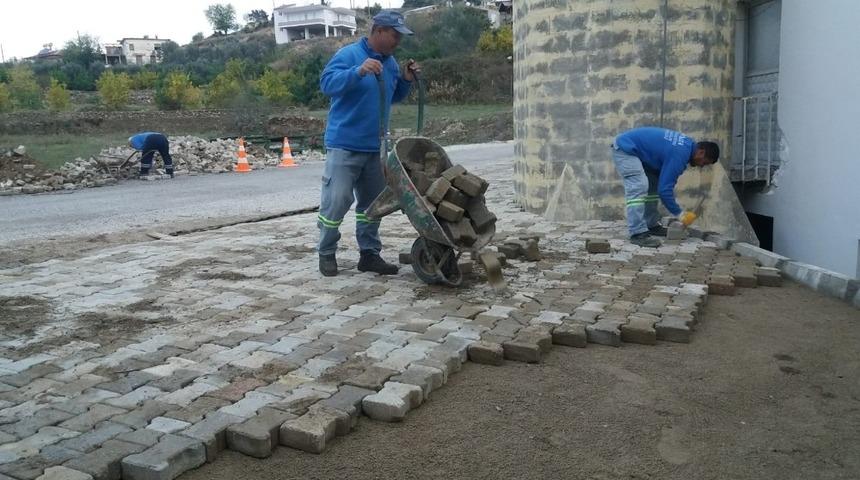 Alanya Karaballar Camii bah&ccedil;esine parke