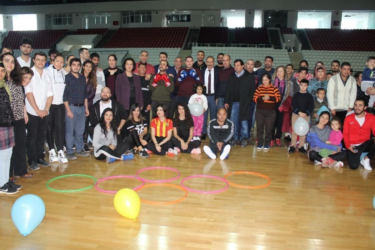 &Ouml;zel bireyler spor yapıp eğlendi