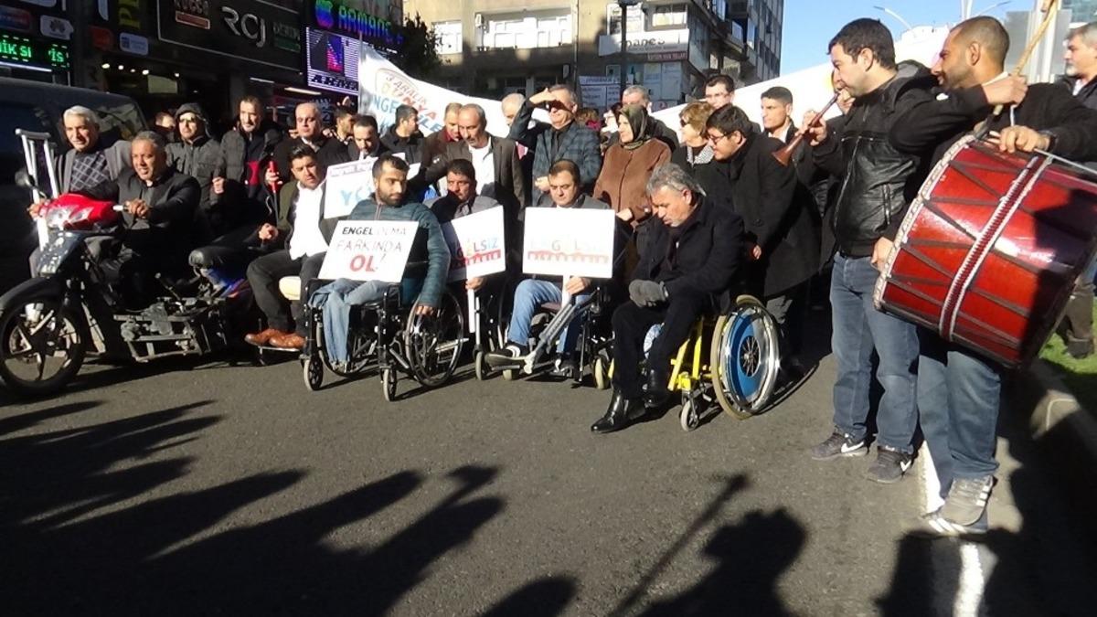 Diyarbakır&rsquo;da engellilerden davullu zurnalı farkındalık y&uuml;r&uuml;y&uuml;ş&uuml;