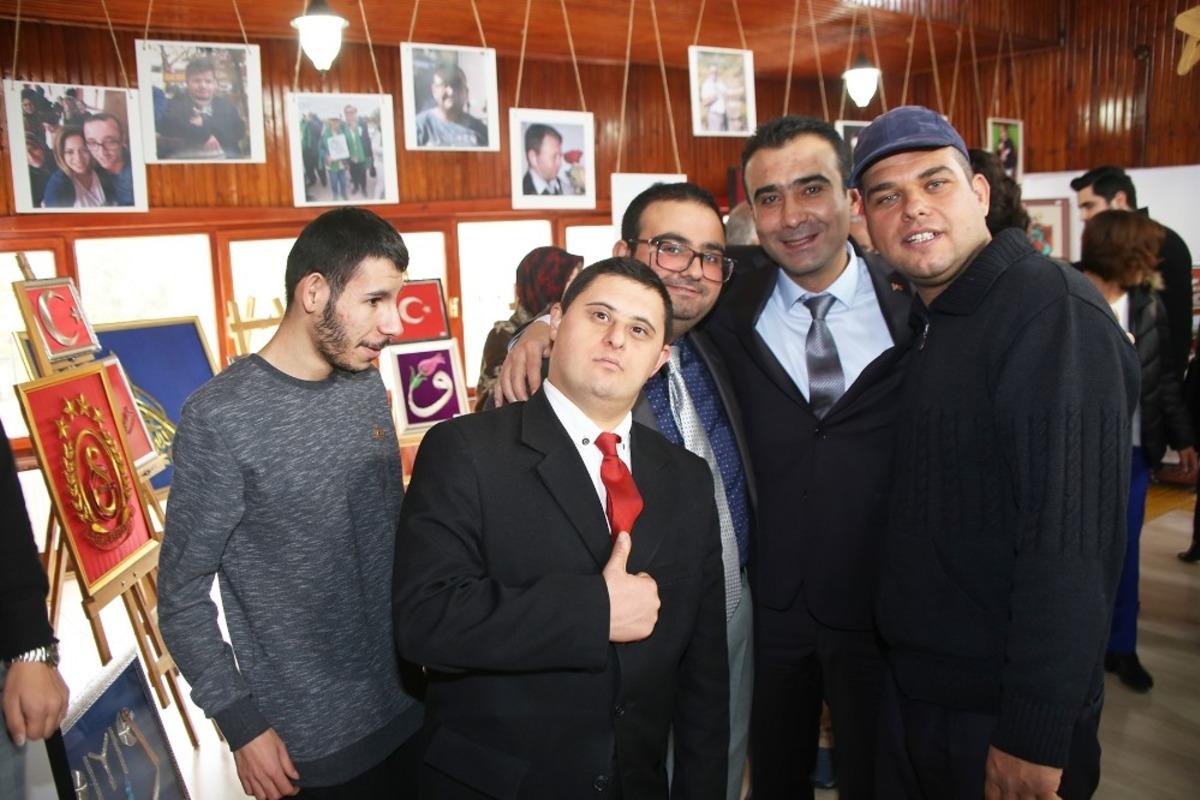 Karaman&rsquo;da &lsquo;D&uuml;nya g&ouml;z&uuml; ile değil, g&ouml;n&uuml;l g&ouml;z&uuml; ile&rsquo; resim sergisi a&ccedil;ıldı