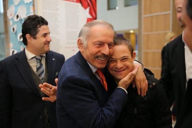 12 yaşındaki fiziksel engelli Süleyman Konukçu yaptığı akrobasi hareketleriyle izleyenleri büyüledi G5