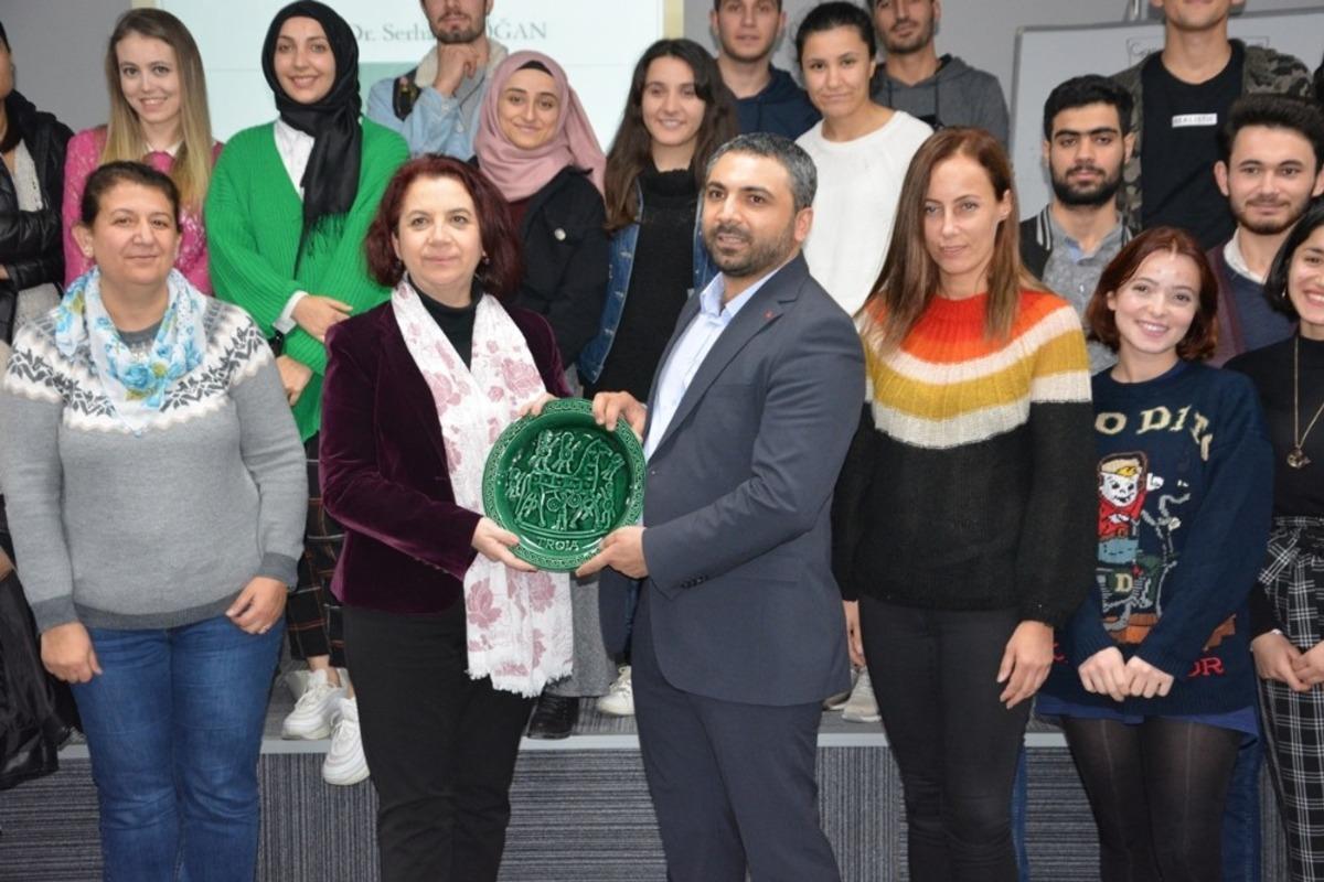 Anne-Baba Okulu eğitimleri &Ccedil;OM&Uuml; Eğitim Fak&uuml;ltesi&rsquo;nde