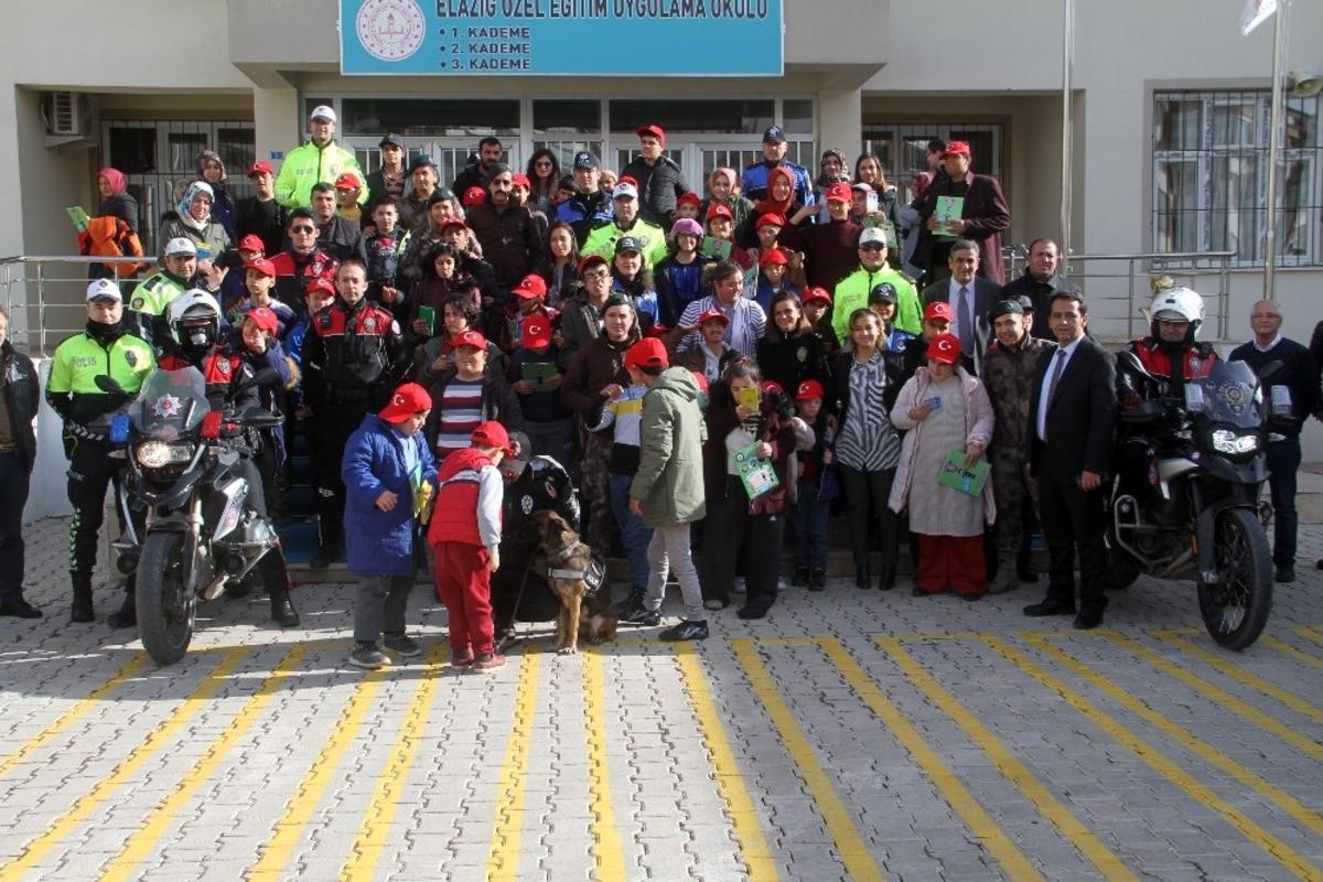 Polislerden &ouml;zel &ccedil;ocuklarla anlamlı etkinlik