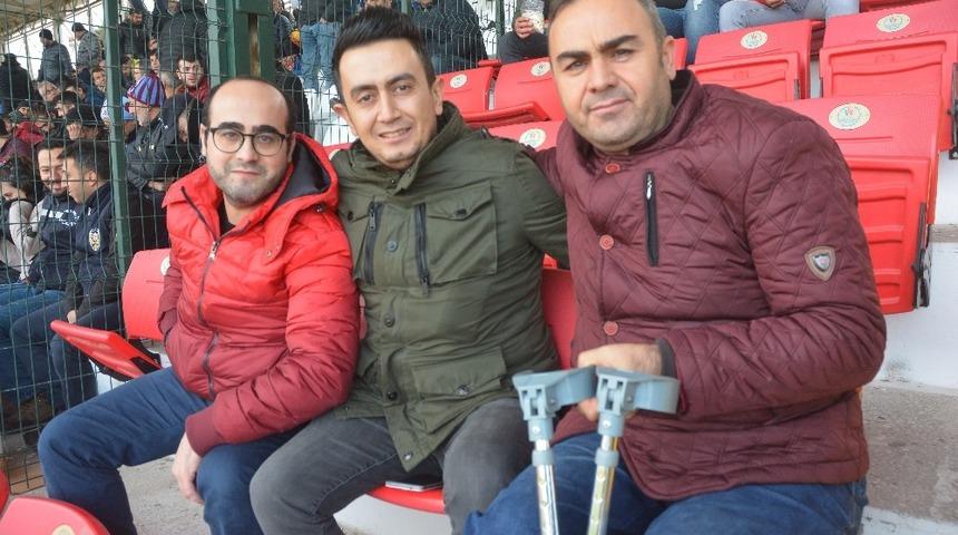 Gazilerin Isparta 32 Spor sevdası: "Yeşil - pembenin yeri bizde ayrı"