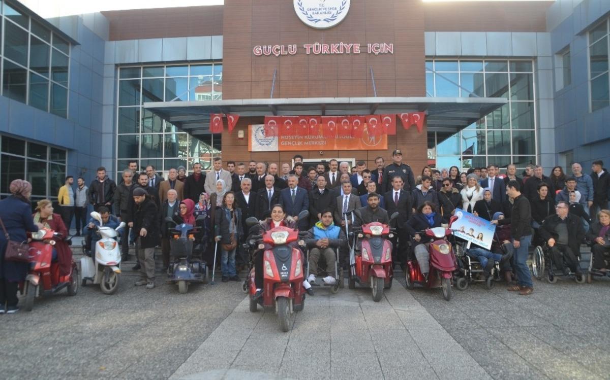 G&ouml;rme engelliler goalball ma&ccedil; yaptı