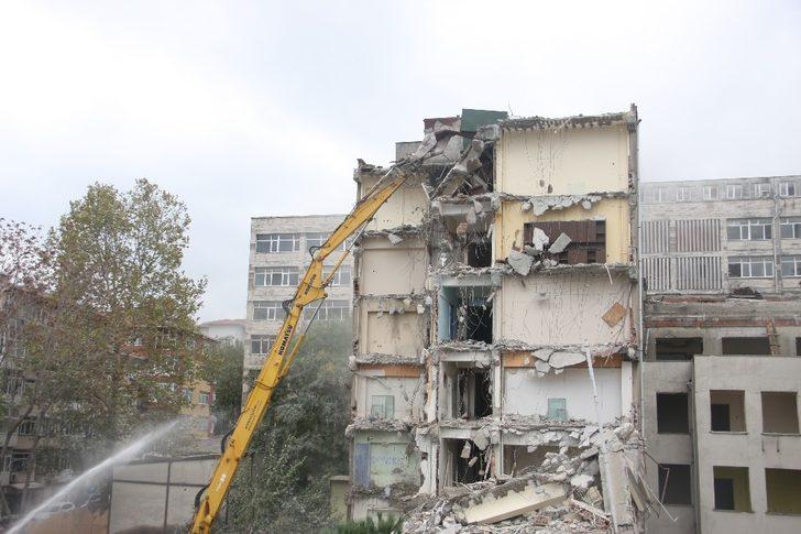 Çapa Diş Hekimliği Fakültesi’nde yıkım çalışmaları başladı G4