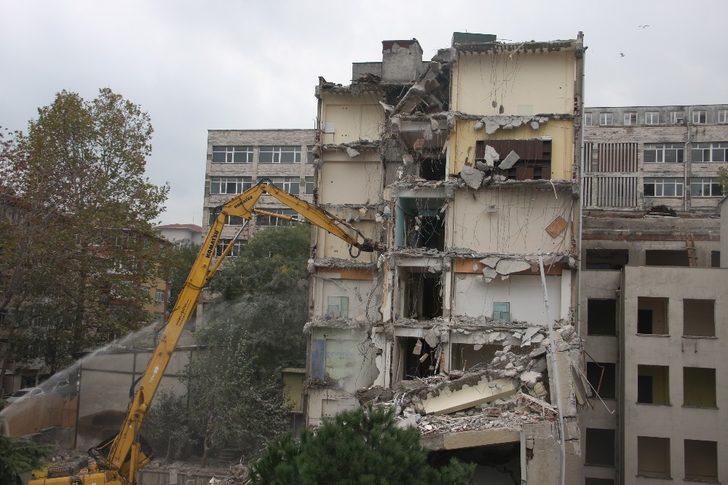 Çapa Diş Hekimliği Fakültesi’nde yıkım çalışmaları başladı G5
