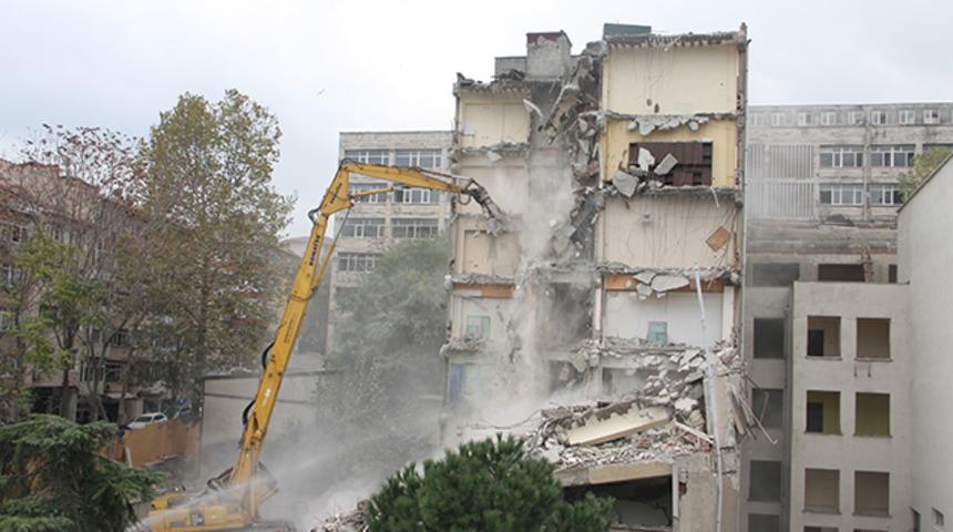 İstanbul Üniversitesi Çapa Diş Hekimliği Fakültesi yıkılıyor!