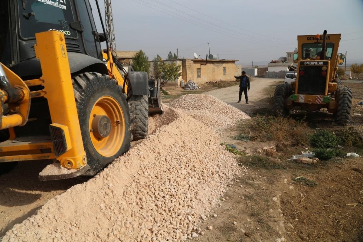 Haliliye kırsalında yol &ccedil;alışmaları s&uuml;r&uuml;yor