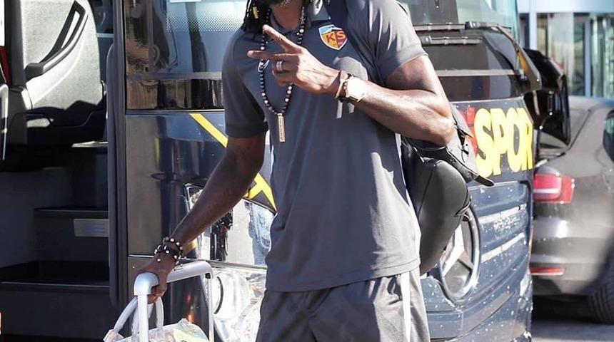 Kayserispor&rsquo;dan Adebayor&rsquo;a &ouml;vg&uuml;ler