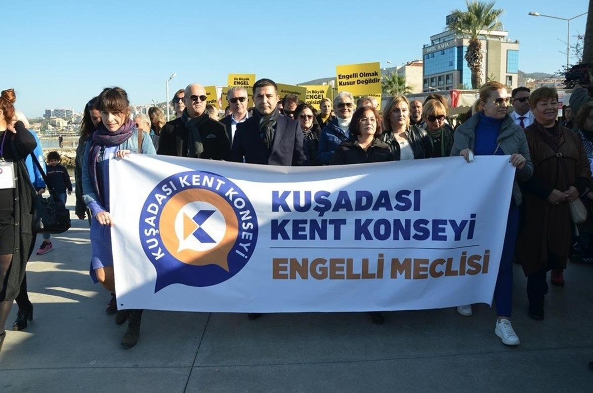 Kuşadası&rsquo;nda engelli vatandaşlar engelsiz bir d&uuml;nya i&ccedil;in y&uuml;r&uuml;d&uuml;