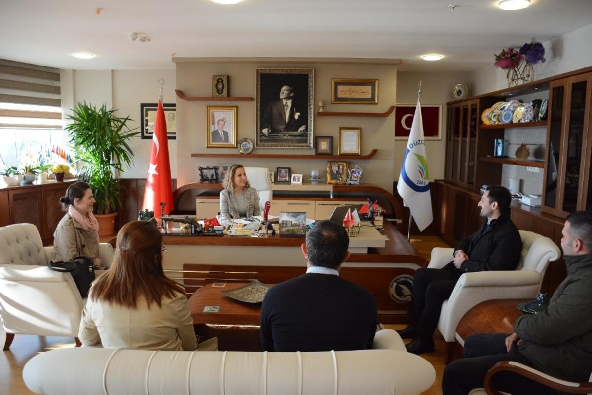 Rekt&ouml;r &Ccedil;akar, tek tek dinledi not aldı