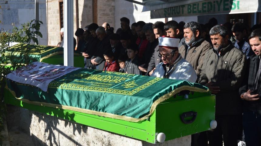 Zonguldak'taki trafik kazasında &ouml;len &ccedil;iftin cenazesi Afyonkarahisar'da defnedildi